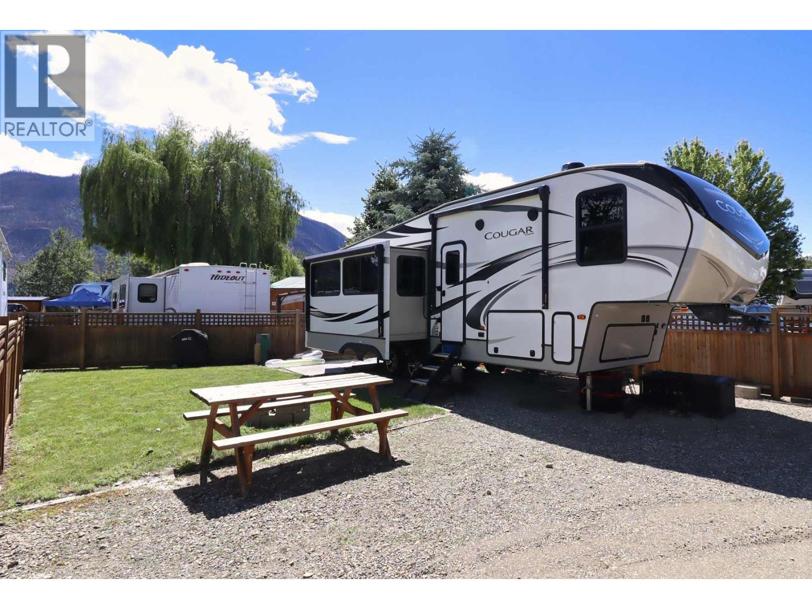 2 Heron Lane, lee creek, British Columbia