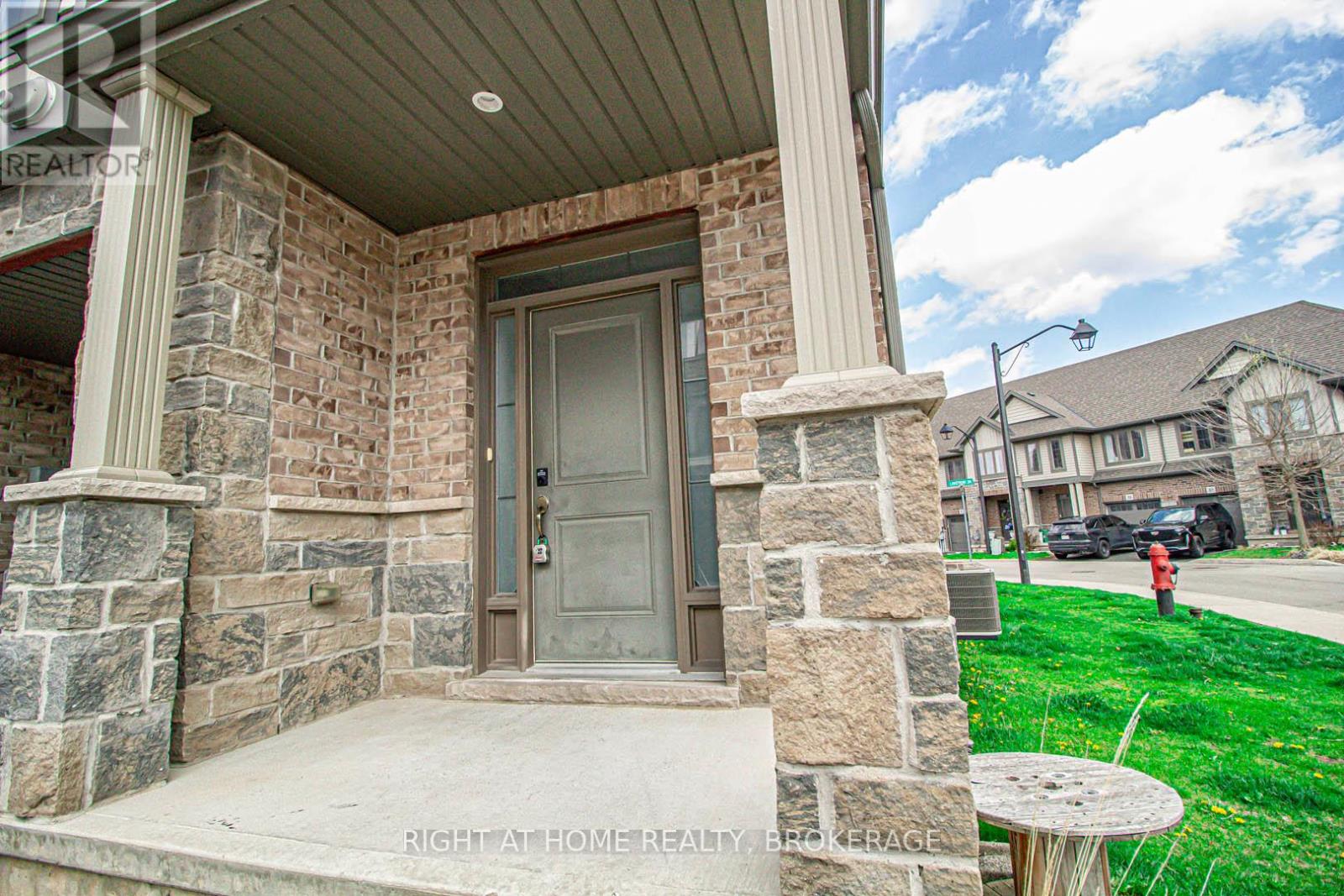 13 Waterview Drive, Hamilton, Ontario  L8E 0J3 - Photo 3 - X12123242