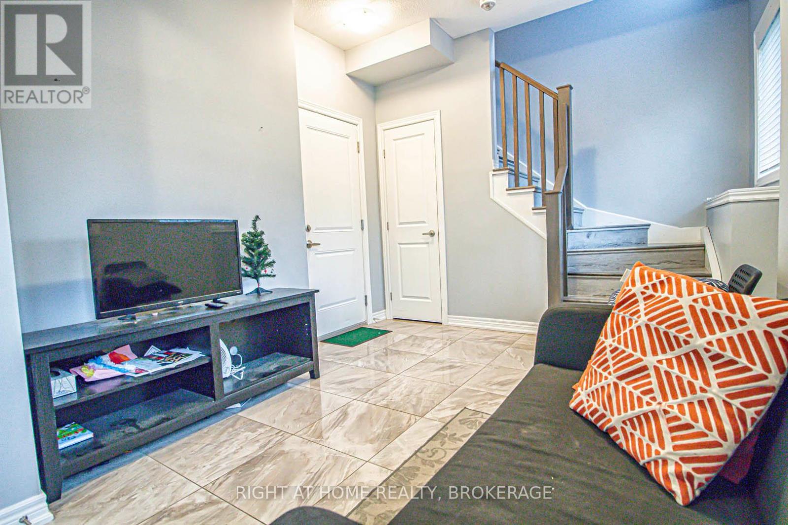13 Waterview Drive, Hamilton, Ontario  L8E 0J3 - Photo 4 - X12123242