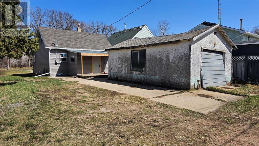 Property at 218 1 Avenue E image 4