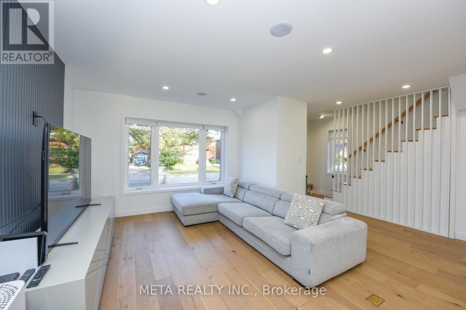 Property at 28 CONNORVALE AVENUE image 2