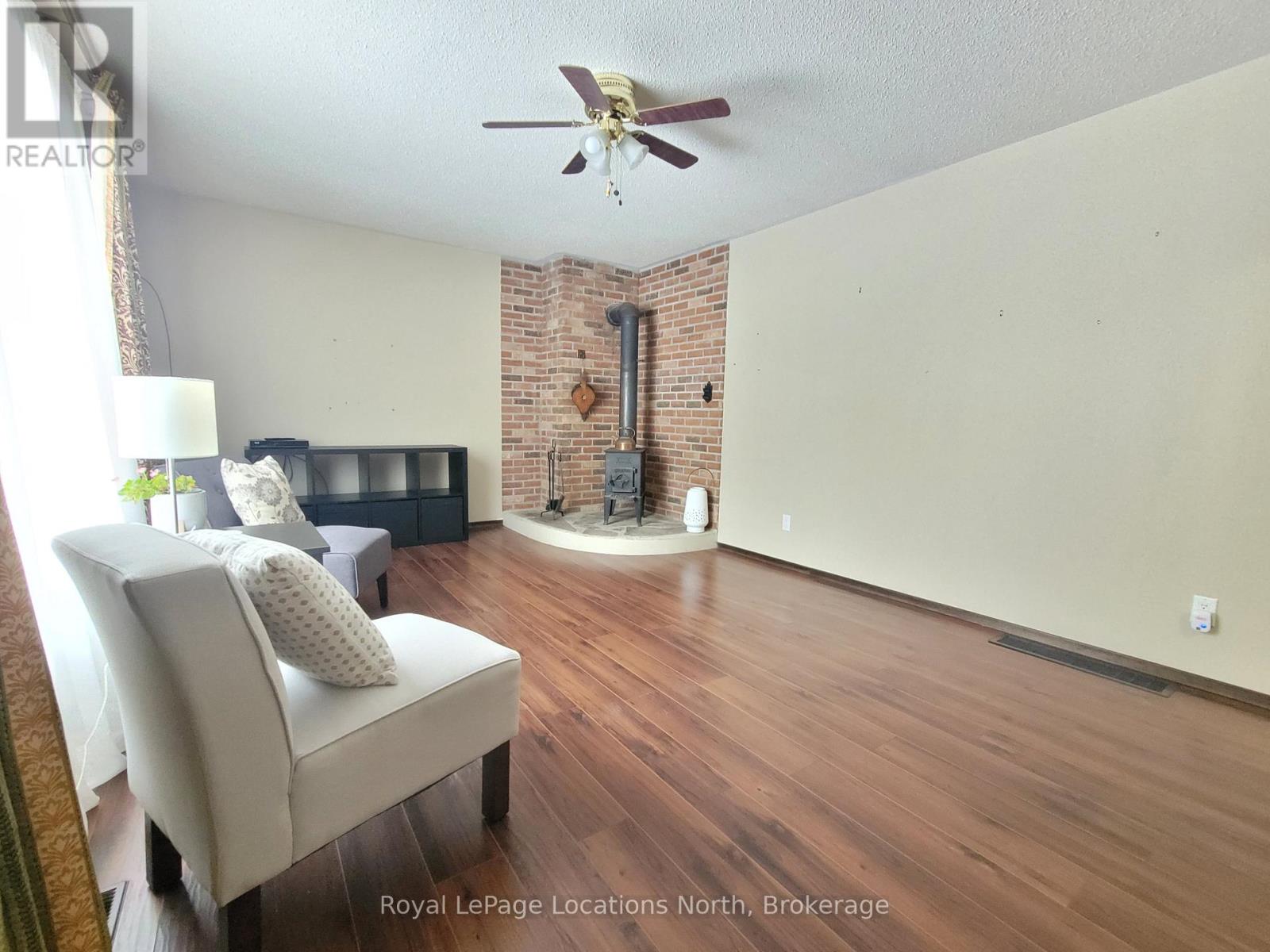 8 Ronald Avenue, Tiny, Ontario  L0L 1P1 - Photo 12 - S12116416