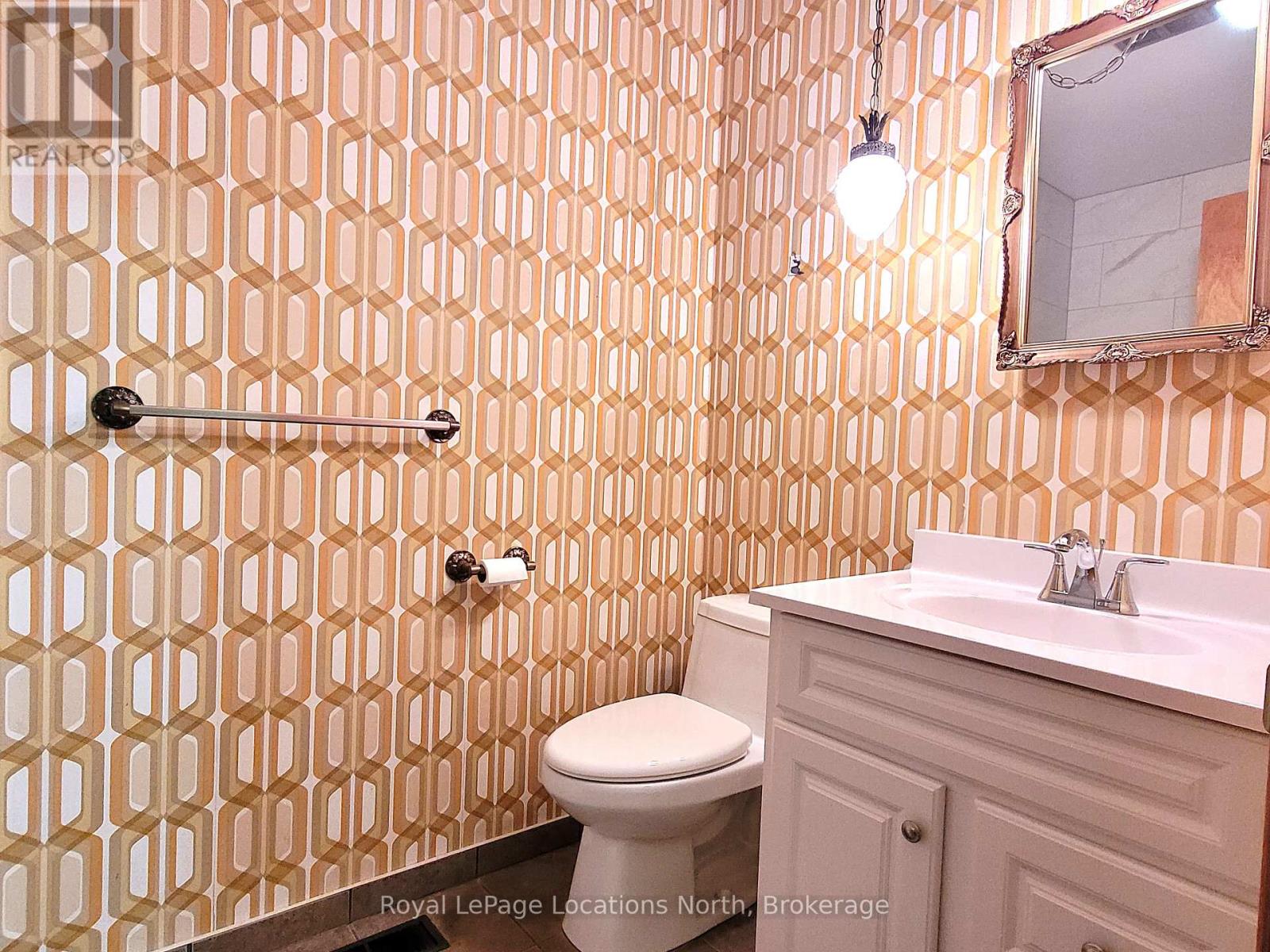 8 Ronald Avenue, Tiny, Ontario  L0L 1P1 - Photo 16 - S12116416