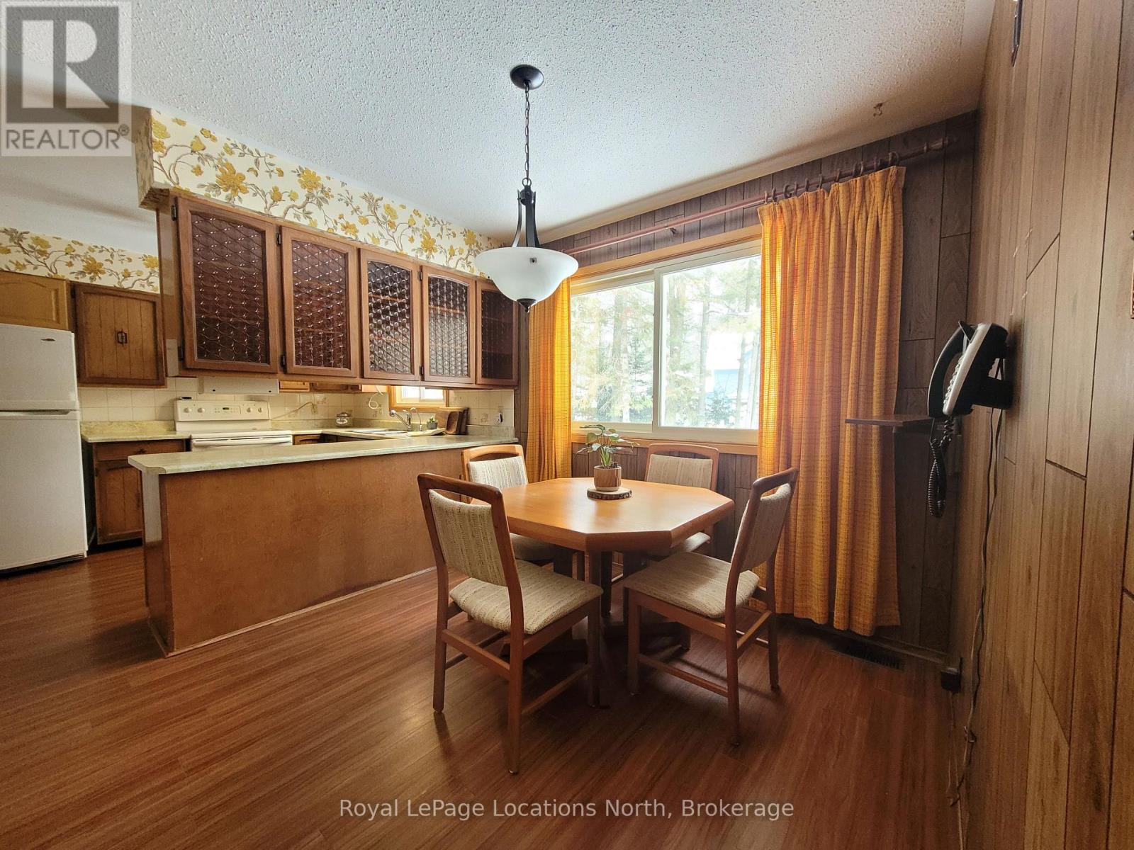 8 Ronald Avenue, Tiny, Ontario  L0L 1P1 - Photo 9 - S12116416
