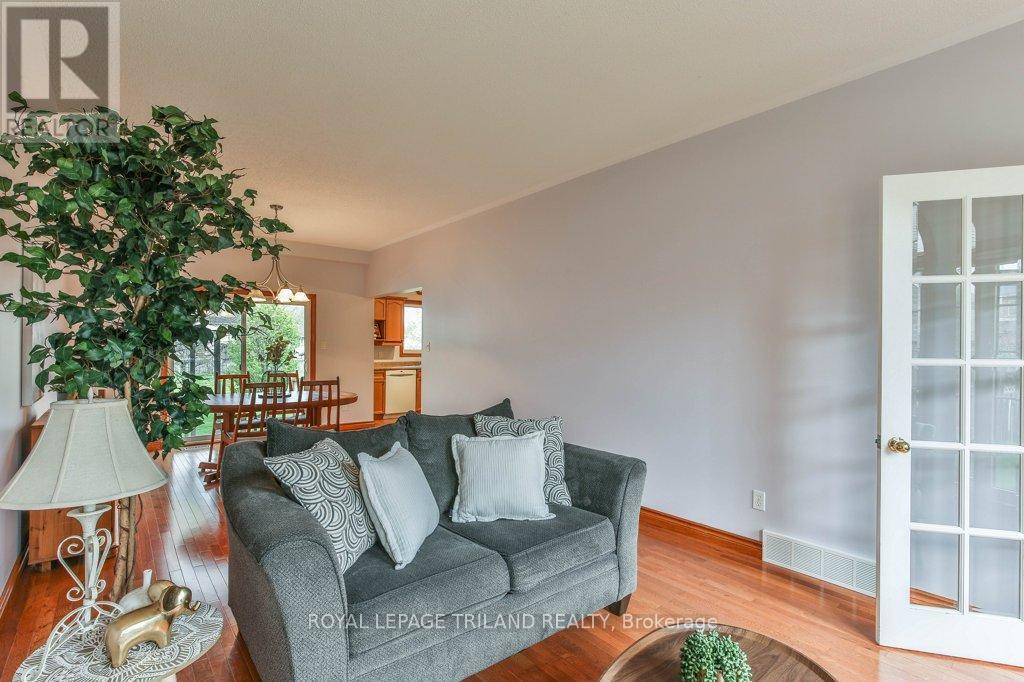 Property at 41 GREYROCK CRESCENT image 4