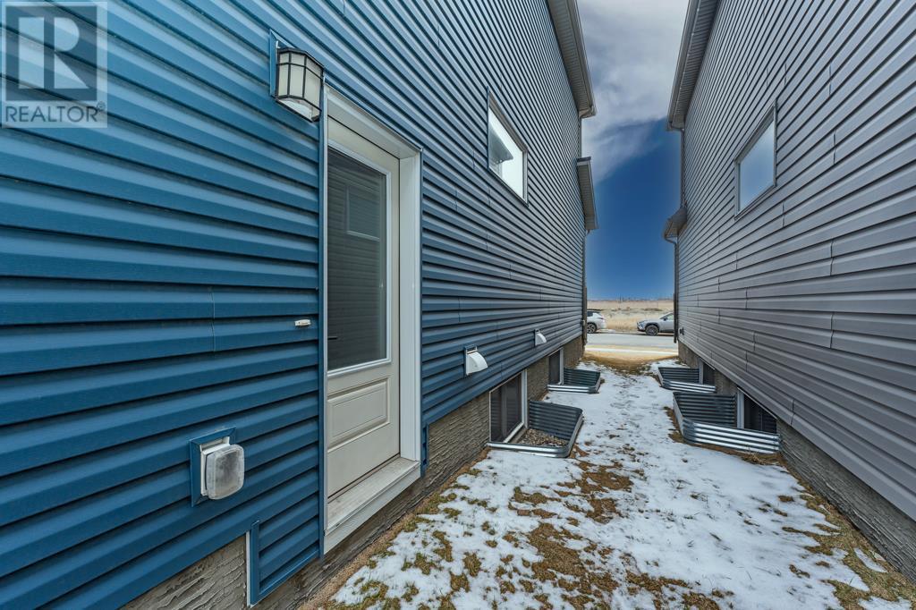 Property at 421 Chinook Winds View SW image 2