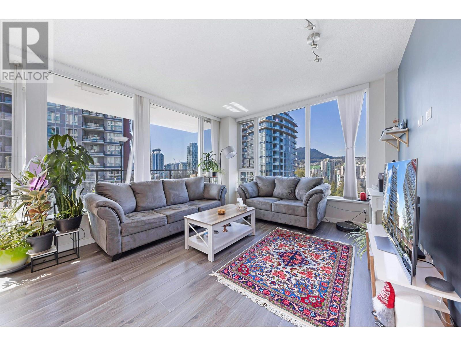 1705 3100 Windsor Gate, Coquitlam, British Columbia  V3B 0P3 - Photo 2 - R2996066