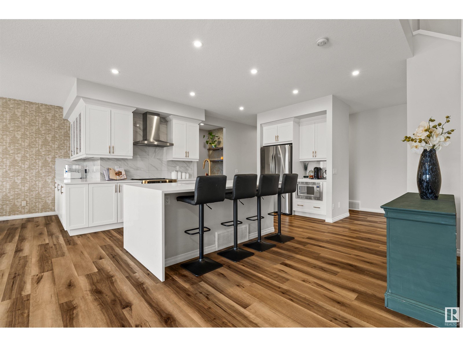 Property at 20140 29 AV NW image 1