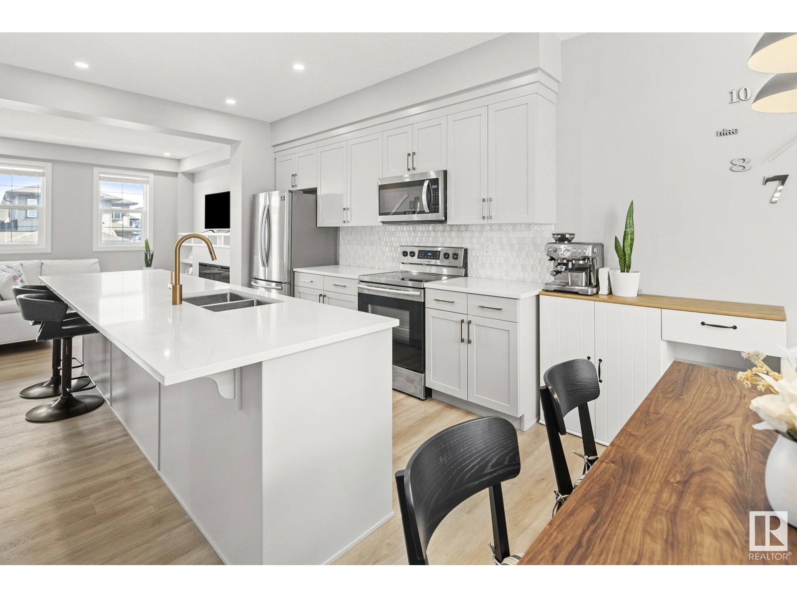 Property at 2088 WONNACOTT WY SW image 3