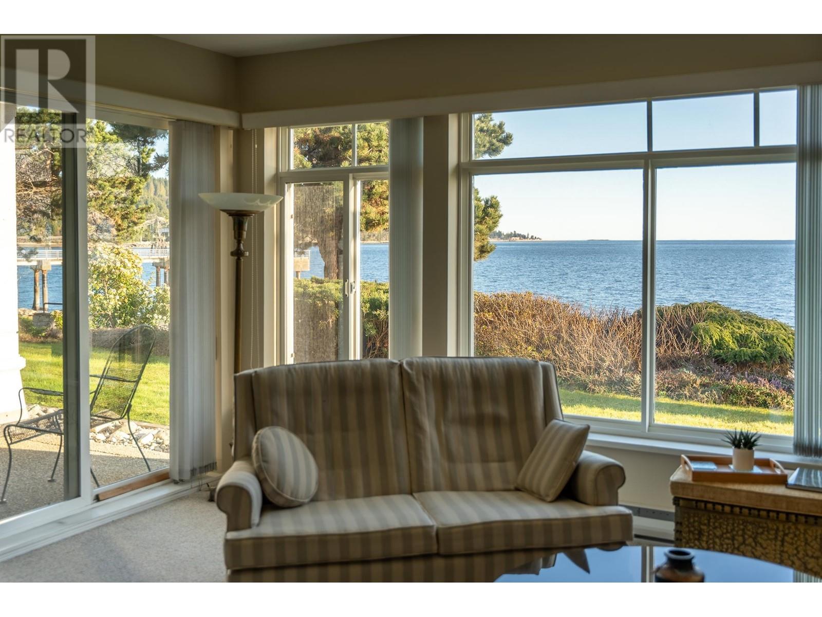 102 5470 Inlet Avenue, Sechelt, British Columbia  V7Z 0H4 - Photo 3 - R2979941
