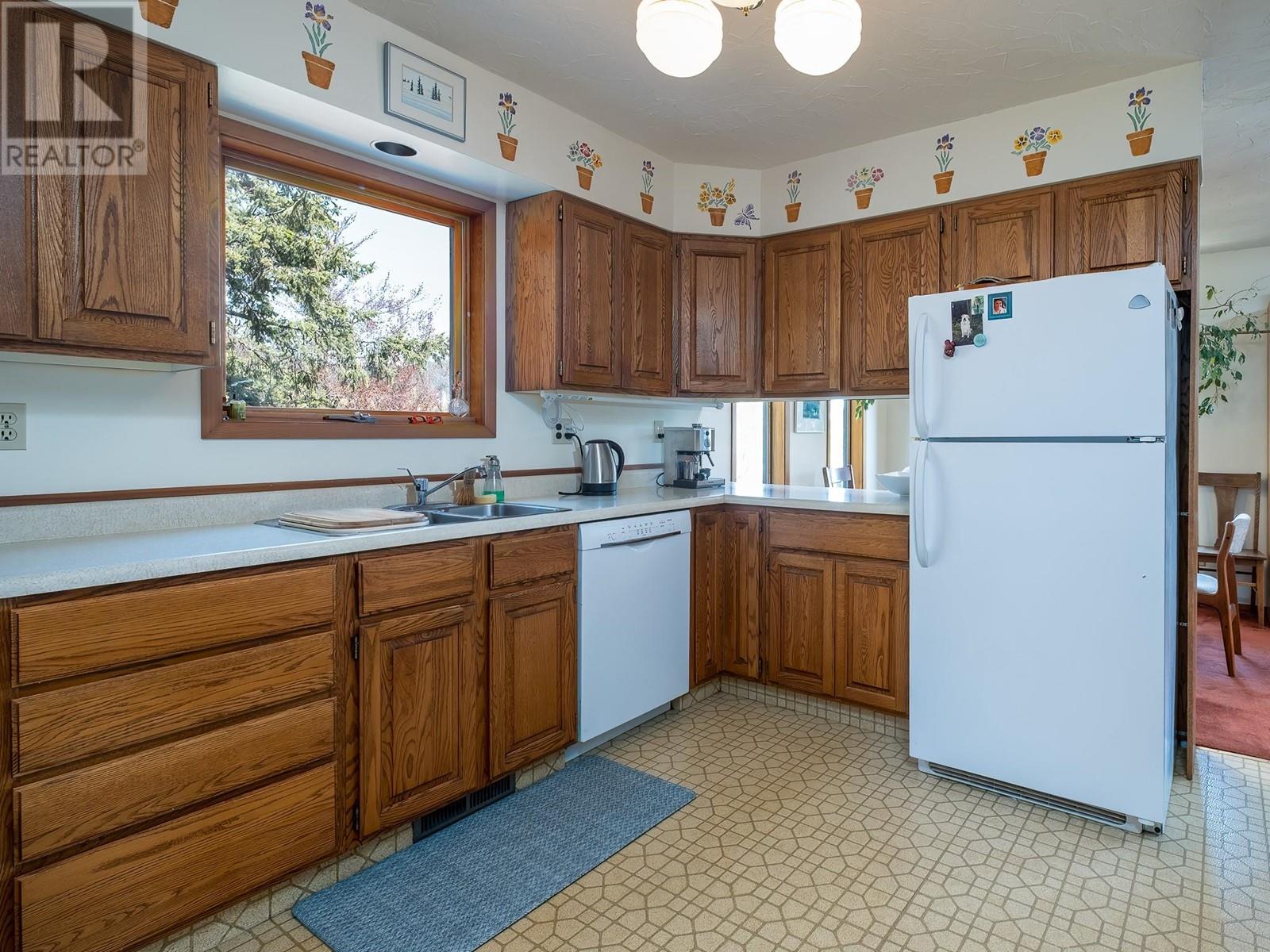 Property at 1750 Phoenix Avenue image 5