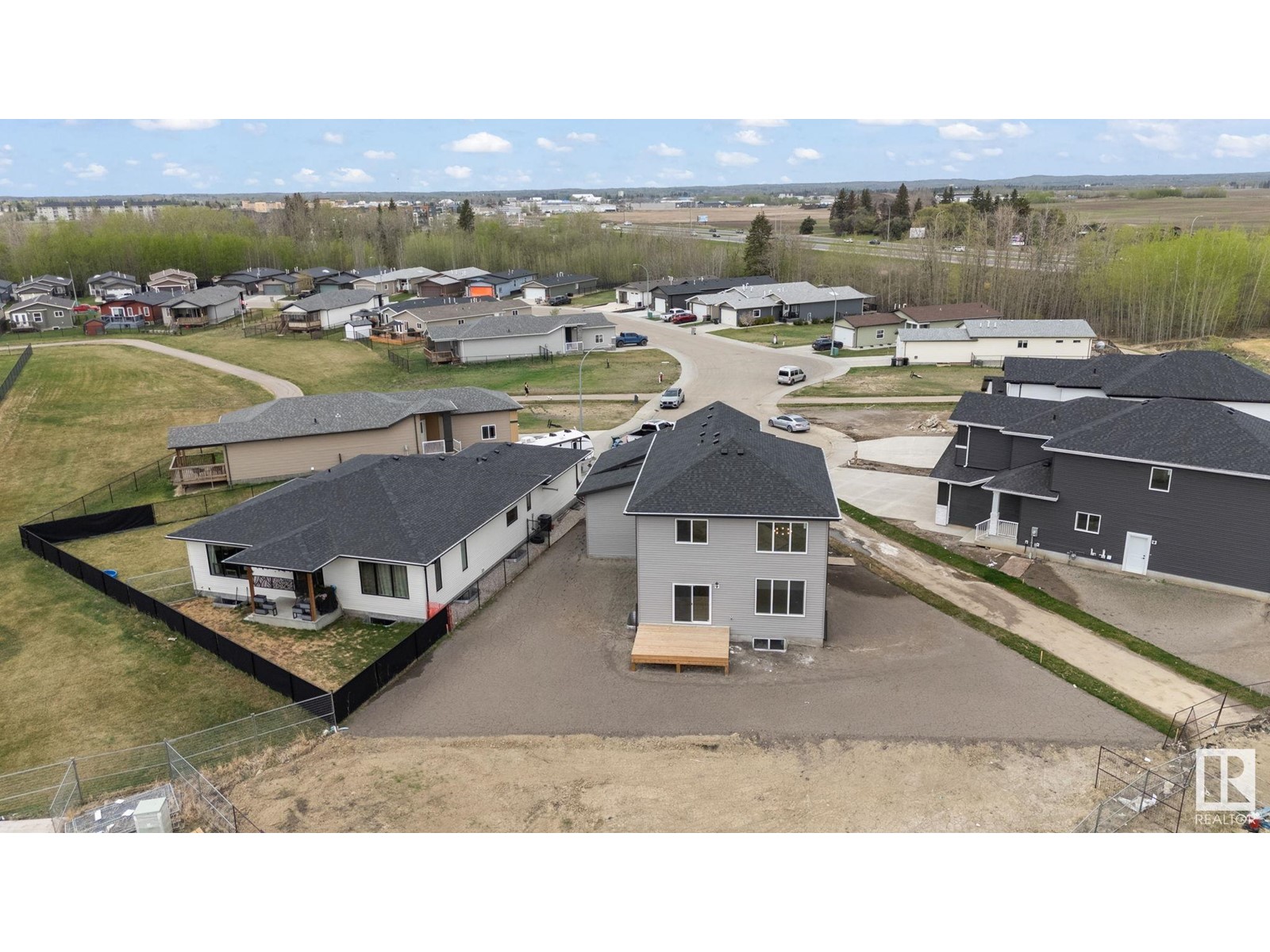 Property at 36 SUN MEADOWS CL image 3
