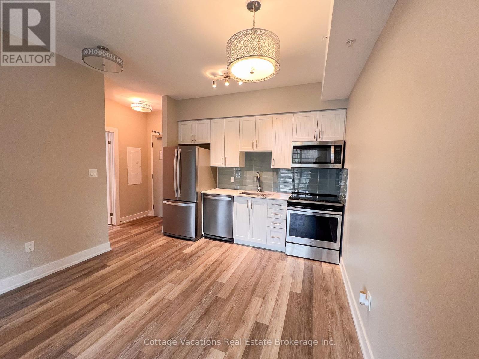 314 - 25 Pen Lake Point Road, Huntsville, Ontario  P1H 1A9 - Photo 5 - X12114585