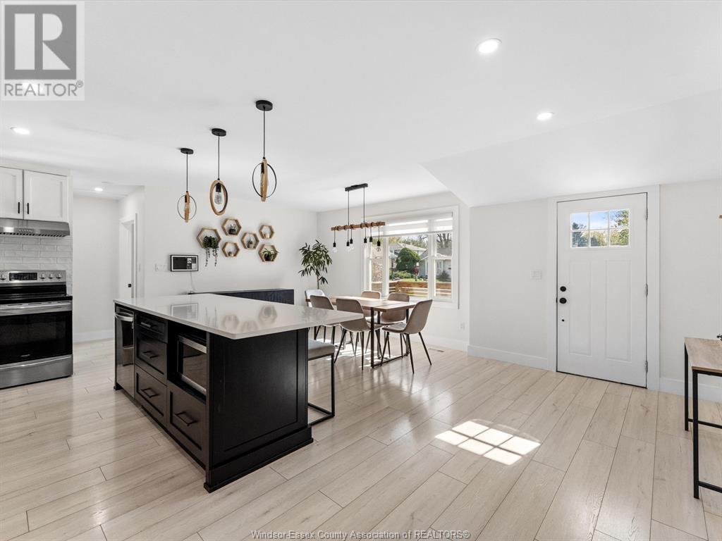 Property at 1313 Torquay DRIVE East image 4