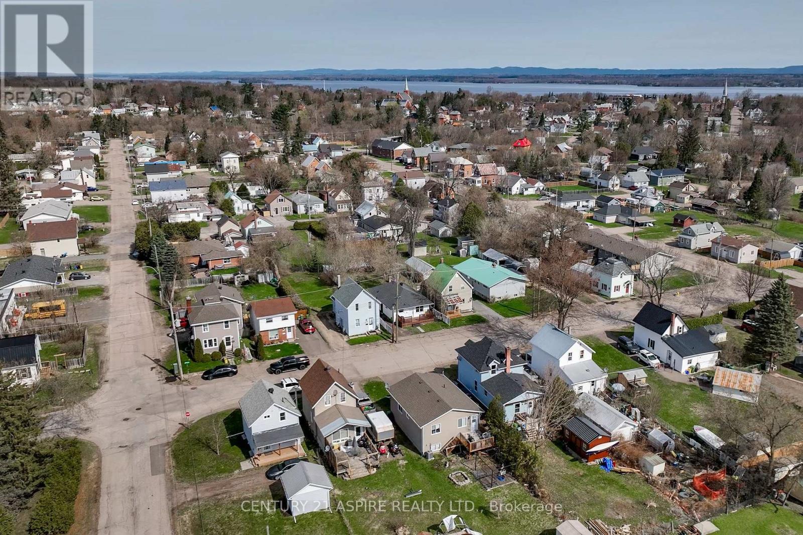 468 Norman Street, Pembroke, Ontario  K8A 4A5 - Photo 3 - X12123398