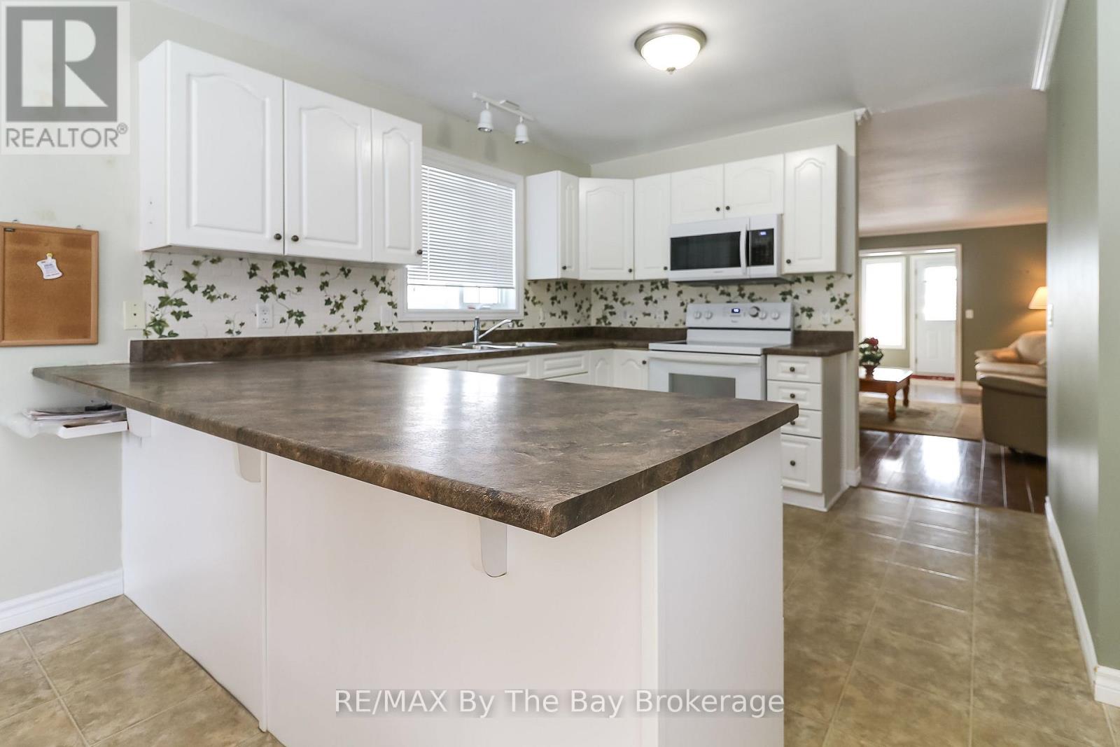 9 Ventnor Crescent, Wasaga Beach, Ontario  L9Z 3A8 - Photo 18 - S12123434
