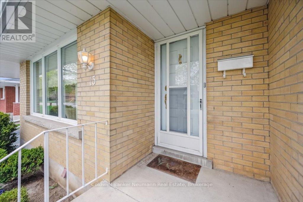 13 Campion Avenue, Guelph, Ontario  N1H 5L2 - Photo 5 - X12123399