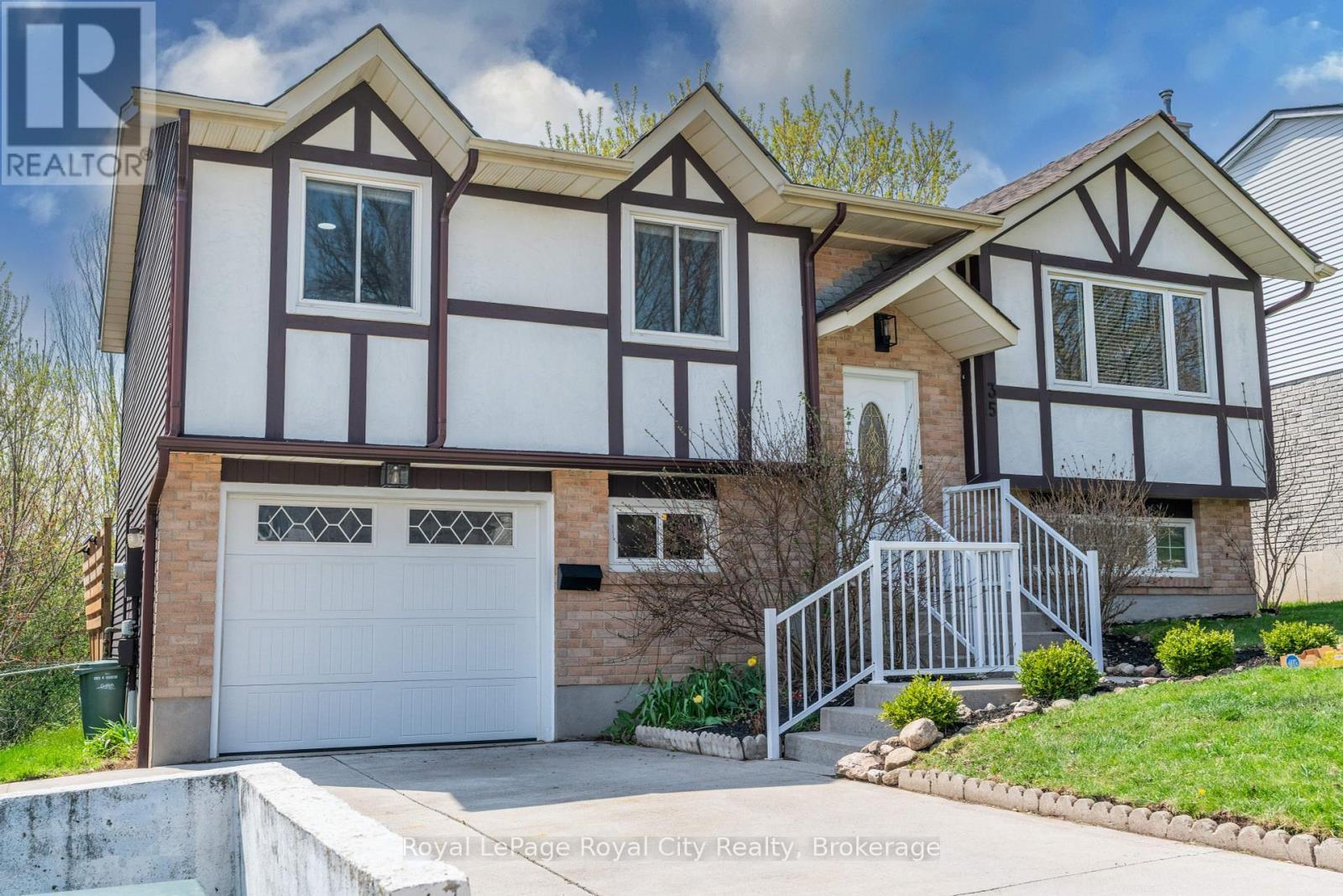 35 Carey Crescent, Guelph, Ontario  N1H 7J9 - Photo 2 - X12123427
