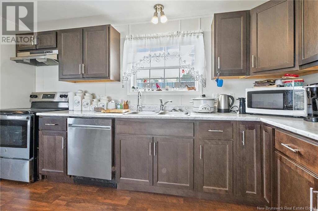 Property at 9 Daffodil Lane image 3
