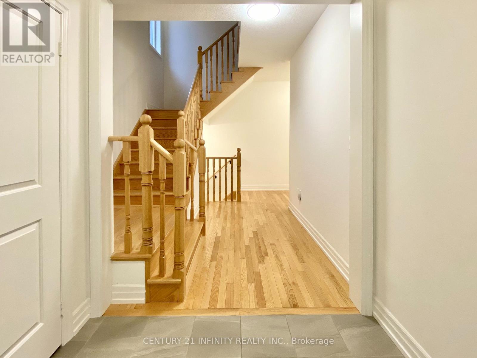 4 Torbay Street, Whitby, Ontario  L1P 0C2 - Photo 5 - E12123455
