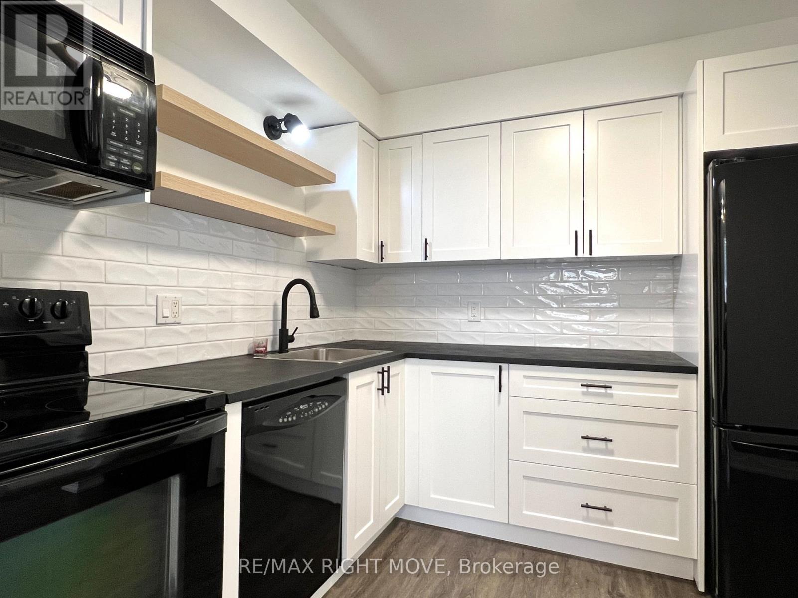 103 - 25 South Street, Orillia, Ontario  L3V 7M7 - Photo 2 - S12123408