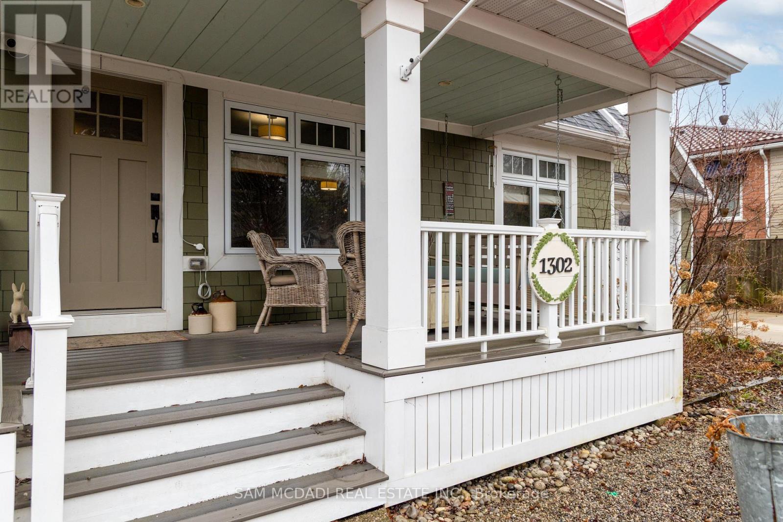 1302 Meredith Avenue, Mississauga (Lakeview), Ontario  L5E 2E7 - Photo 2 - W12123436
