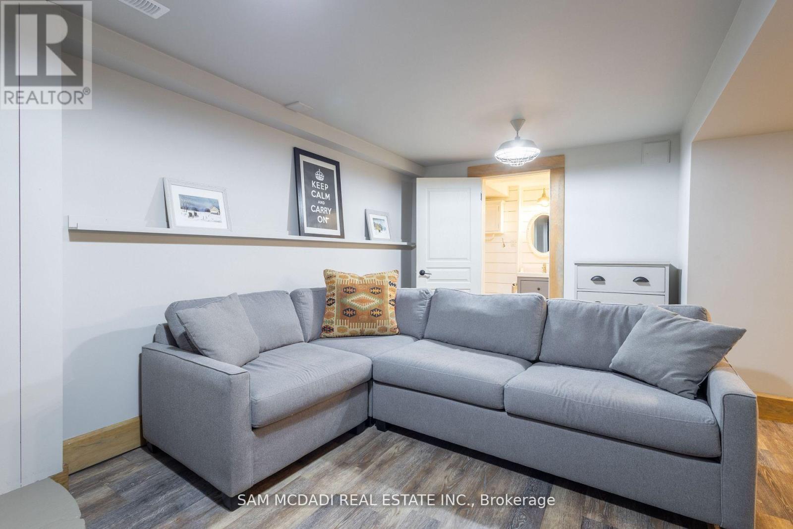 1302 Meredith Avenue, Mississauga, Ontario  L5E 2E7 - Photo 34 - W12123436