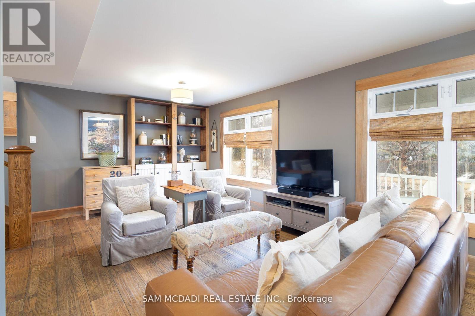 1302 Meredith Avenue, Mississauga, Ontario  L5E 2E7 - Photo 5 - W12123436