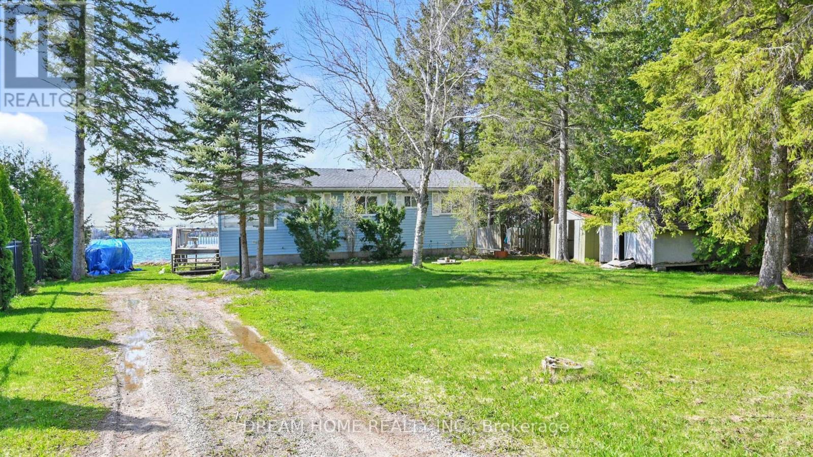Property at 33 CEDAR CRESCENT image 3