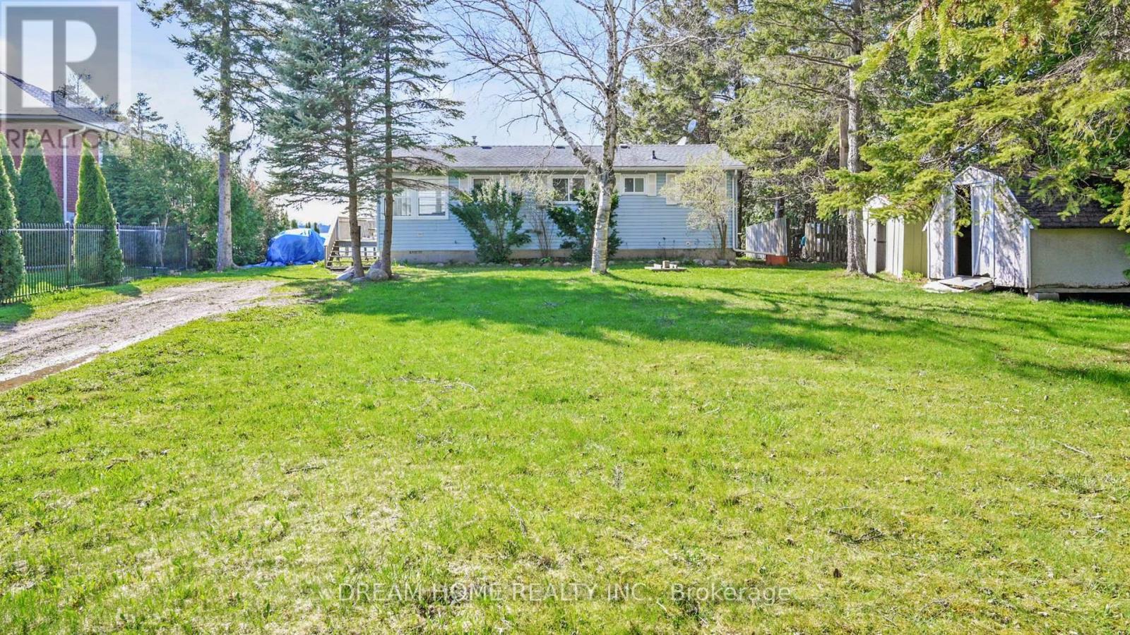 Property at 33 CEDAR CRESCENT image 4