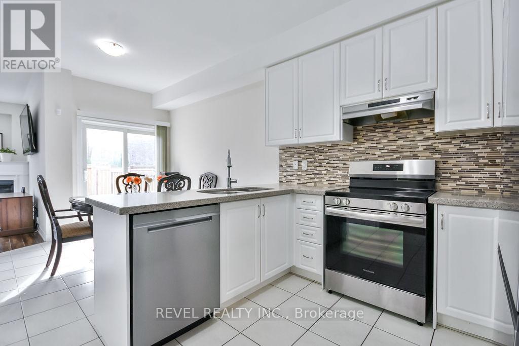 55 Tyndall Drive, Bradford West Gwillimbury, Ontario  L3Z 4G7 - Photo 11 - N12123467