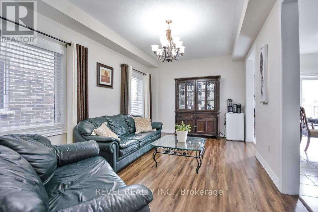 55 Tyndall Drive, Bradford West Gwillimbury, Ontario  L3Z 4G7 - Photo 9 - N12123467