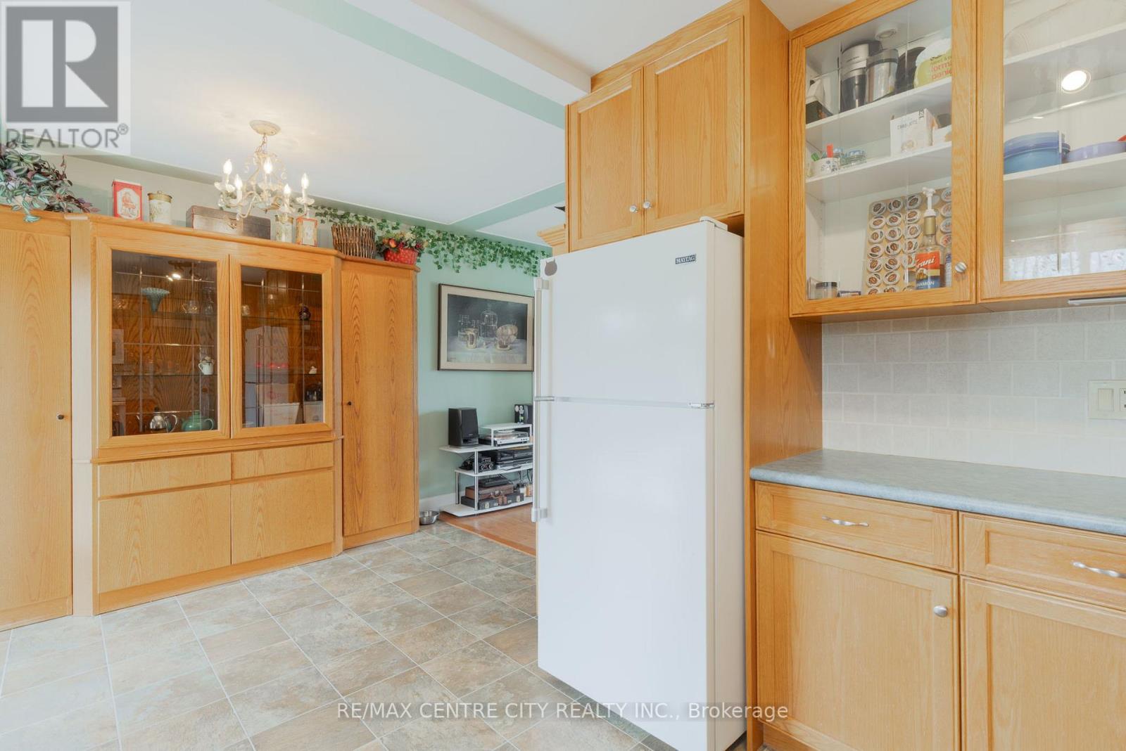 3 Honeysuckle Crescent, London East, Ontario  N5Y 4P3 - Photo 12 - X12123494