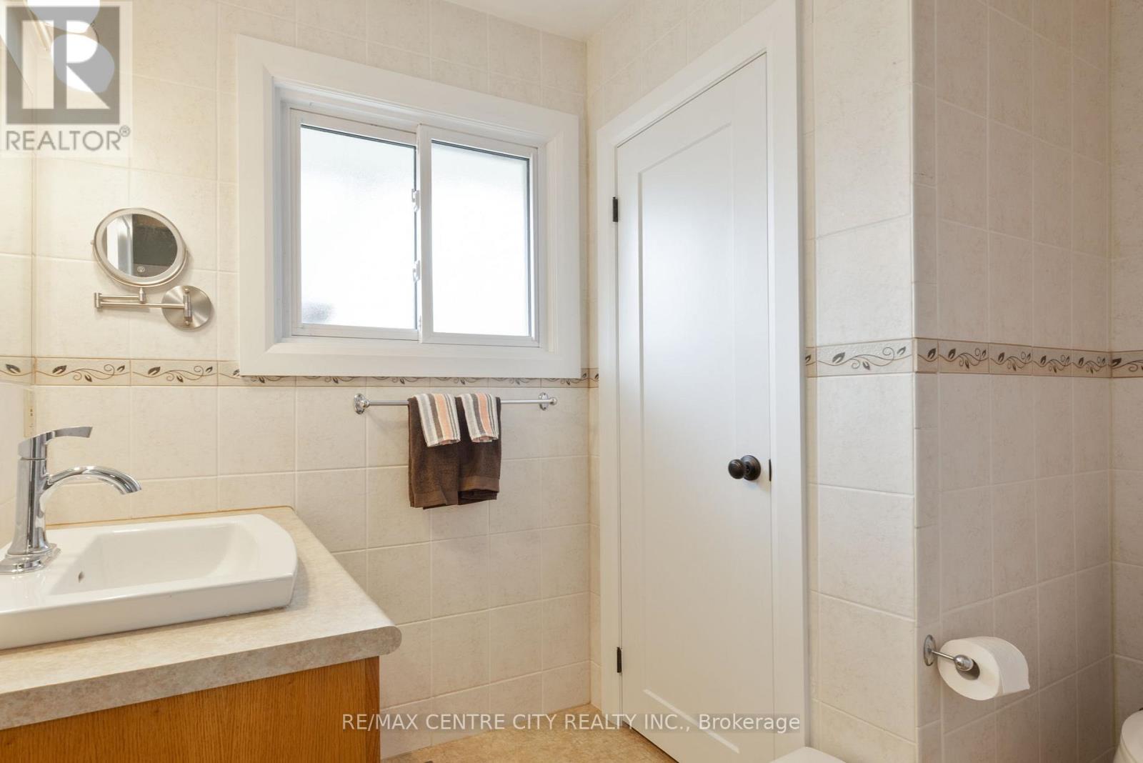 3 Honeysuckle Crescent, London East, Ontario  N5Y 4P3 - Photo 19 - X12123494