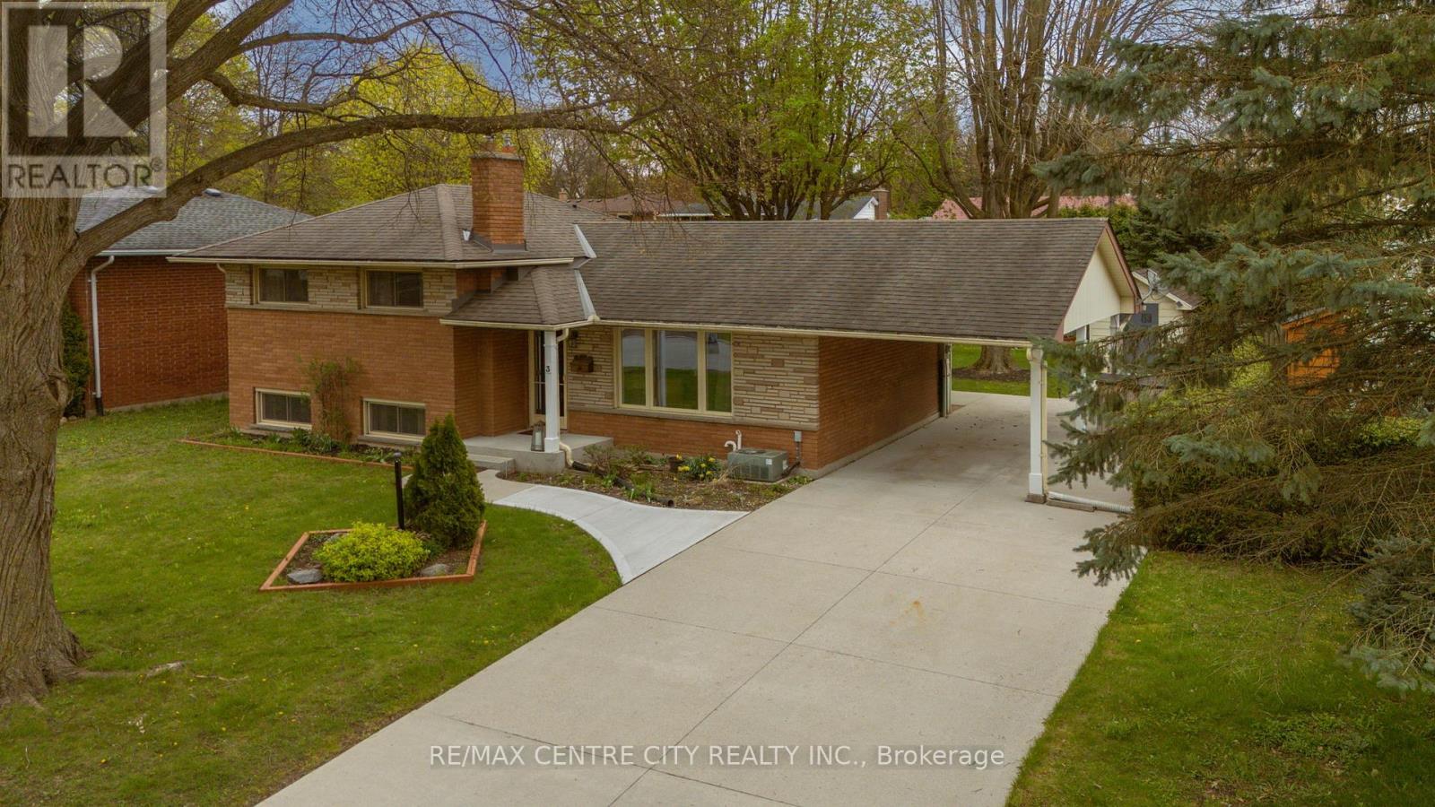 3 Honeysuckle Crescent, London East, Ontario  N5Y 4P3 - Photo 2 - X12123494