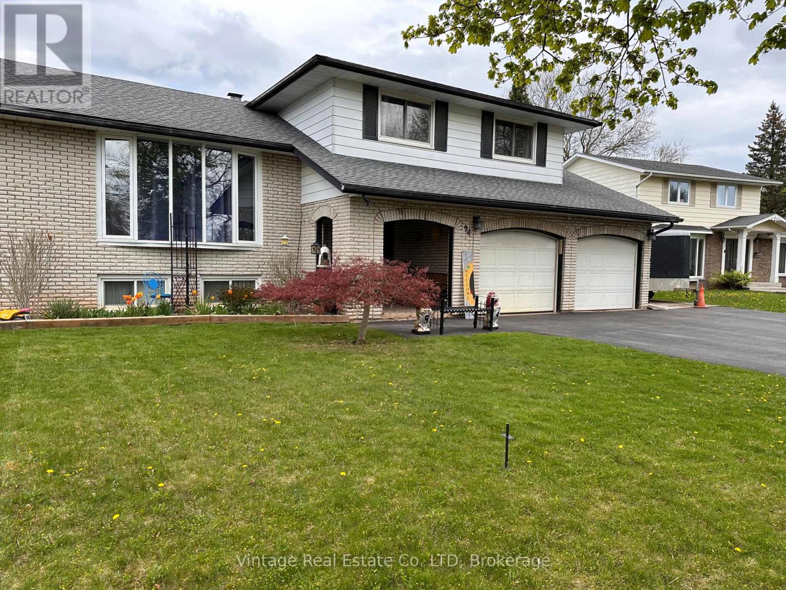 94 Rolling Acres Drive, Welland (N. Welland), Ontario  L3C 3N7 - Photo 2 - X12123502