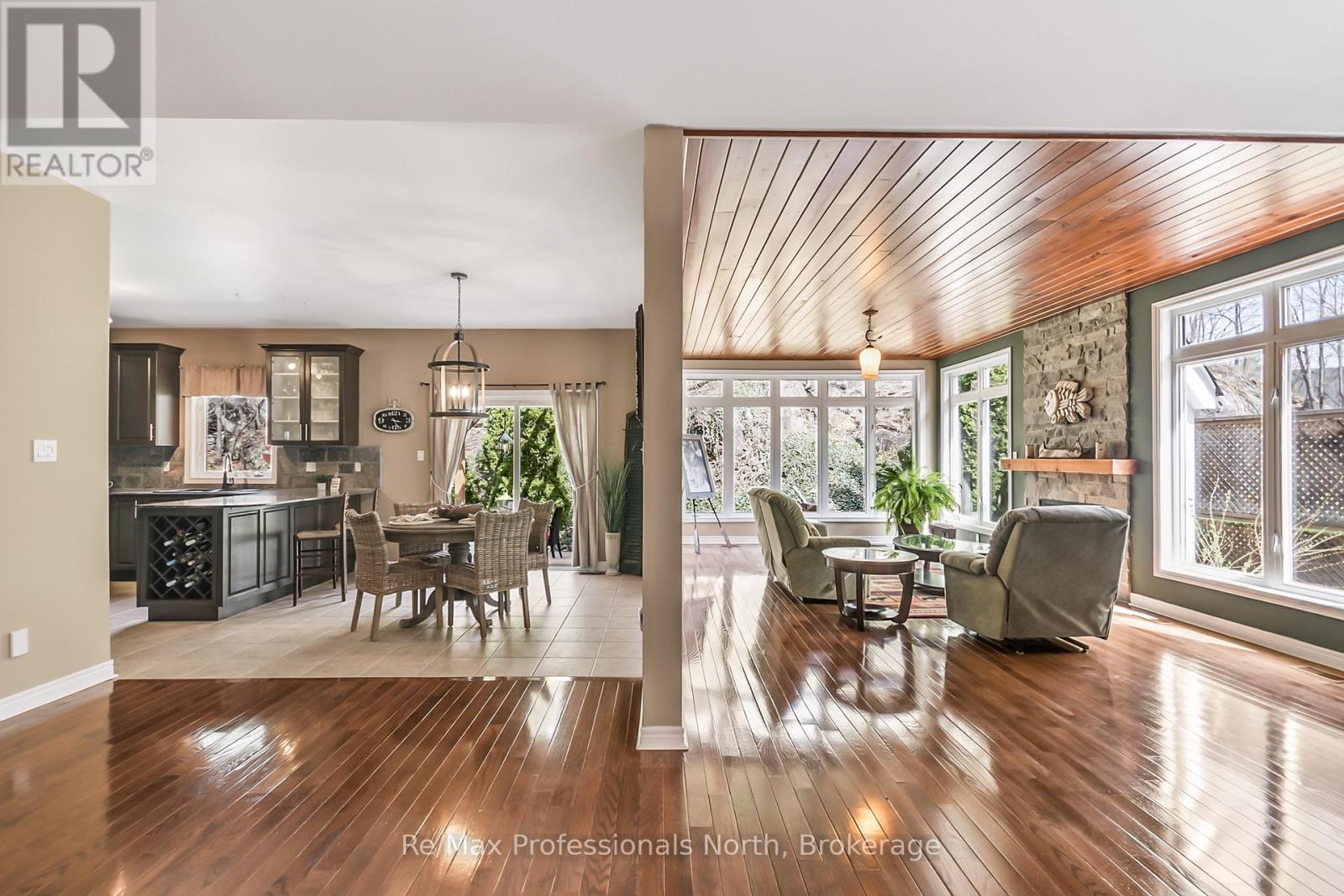 15 Muskoka Bay Boulevard, Gravenhurst (Muskoka (S)), Ontario  P1P 0A1 - Photo 2 - X12123473