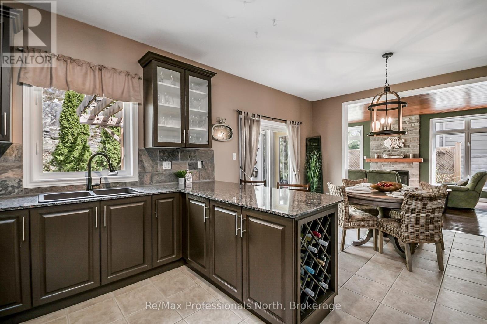 15 Muskoka Bay Boulevard, Gravenhurst (Muskoka (S)), Ontario  P1P 0A1 - Photo 8 - X12123473