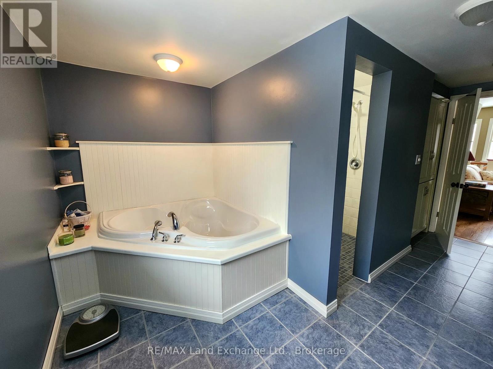 234 Shadywood Crescent, Huron-Kinloss, Ontario  N2Z 2X3 - Photo 16 - X12123536