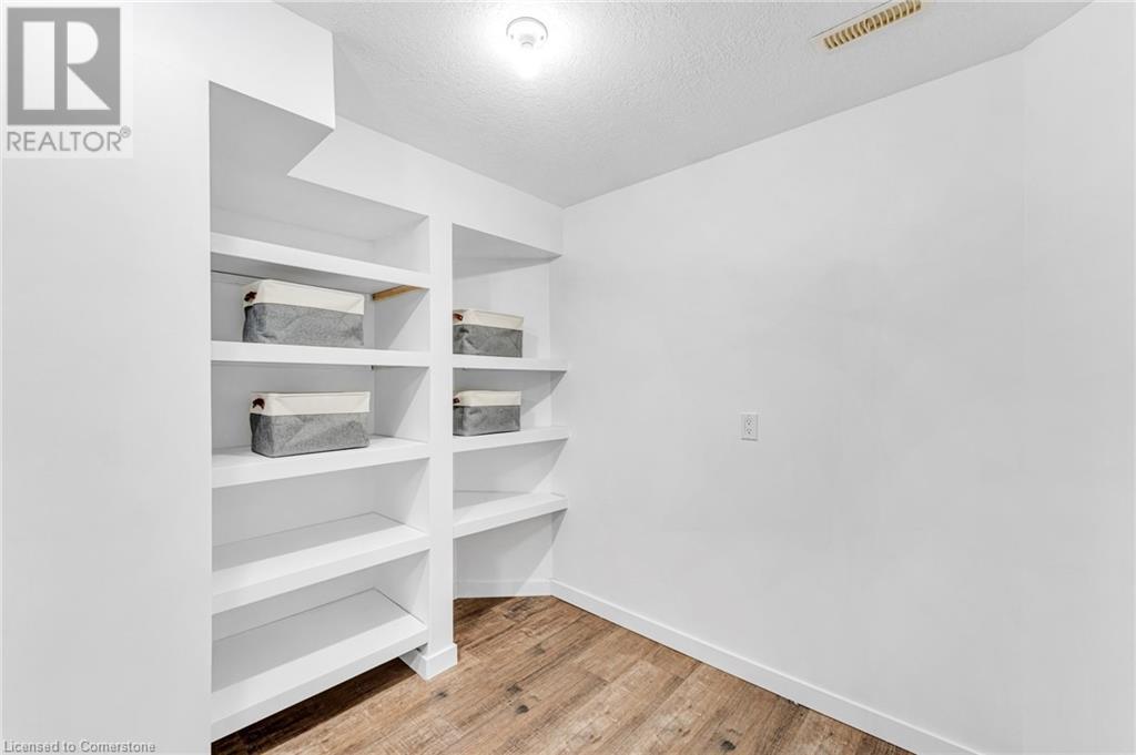 202 Doon Mills Drive, Kitchener, Ontario N2P 2R9 - Photo 37 - 40711929