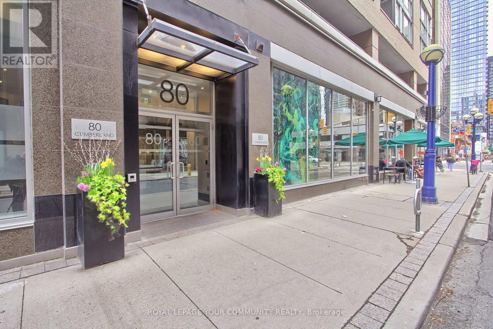 501 - 80 Cumberland Street, Toronto (Annex), Ontario  M5R 3V1 - Photo 2 - C12123475