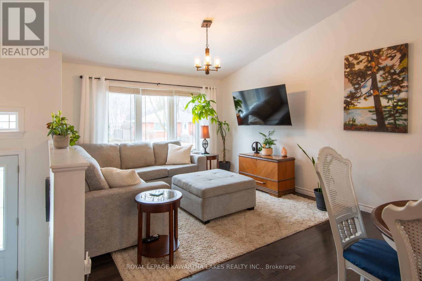 Property at 15 DURHAM STREET E image 5