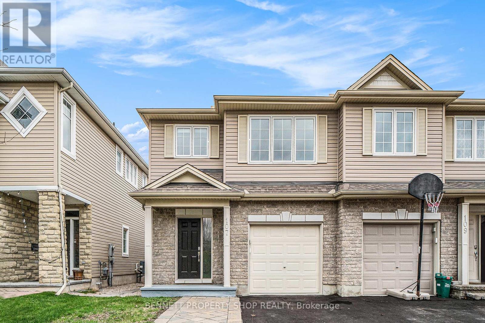 Property at 107 BANDELIER WAY image 1