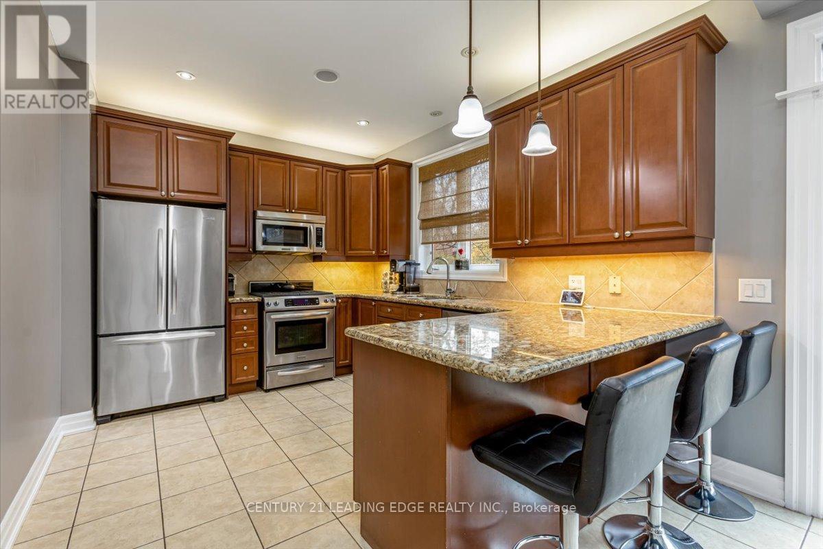 55 Campbell Drive, Uxbridge, Ontario  L9P 0B3 - Photo 10 - N12123532