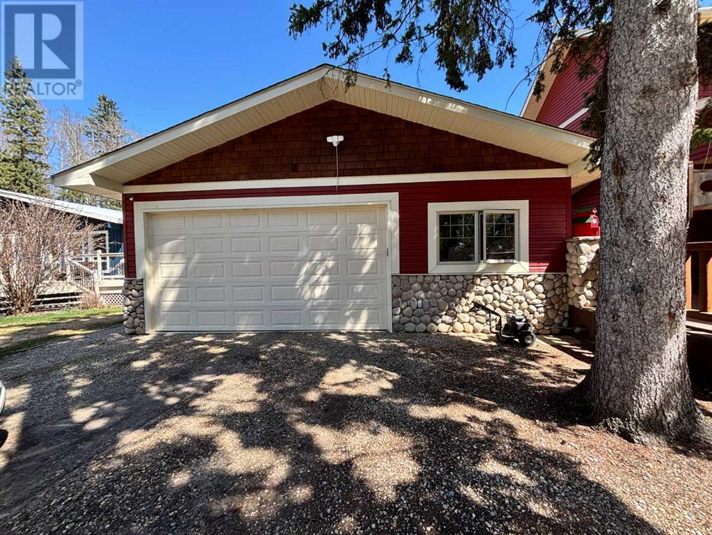 Property at 4 Poplar Crescent image 3