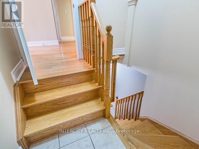 35 Fontainebleu Road, Brampton, Ontario  L6P 1Z1 - Photo 23 - W12113624