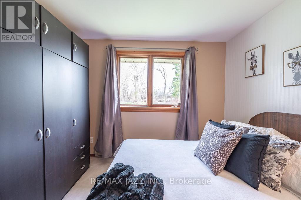 62 Manvers Drive, Kawartha Lakes, Ontario  L0B 1K0 - Photo 16 - X12122268