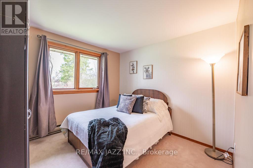 62 Manvers Drive, Kawartha Lakes, Ontario  L0B 1K0 - Photo 15 - X12122268