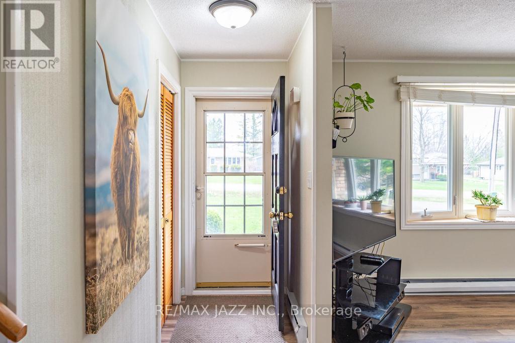 62 Manvers Drive, Kawartha Lakes, Ontario  L0B 1K0 - Photo 11 - X12122268