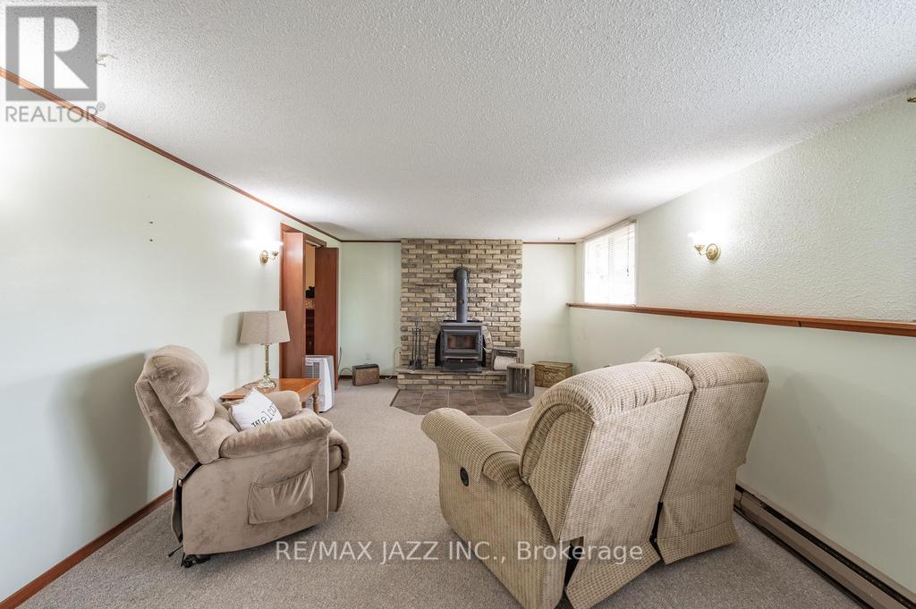 62 Manvers Drive, Kawartha Lakes, Ontario  L0B 1K0 - Photo 18 - X12122268